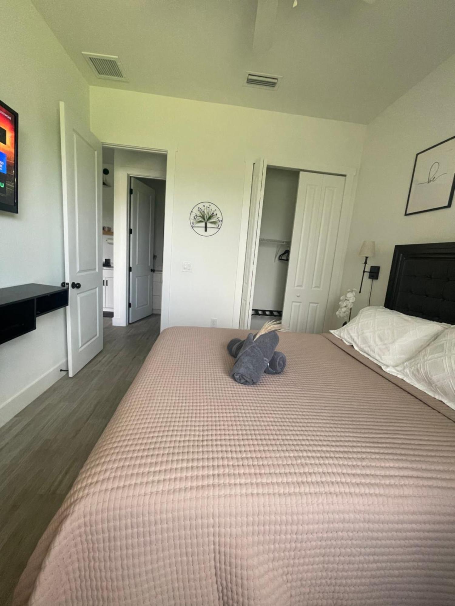 Casa Blanca Private Suite Lehigh Acres Esterno foto